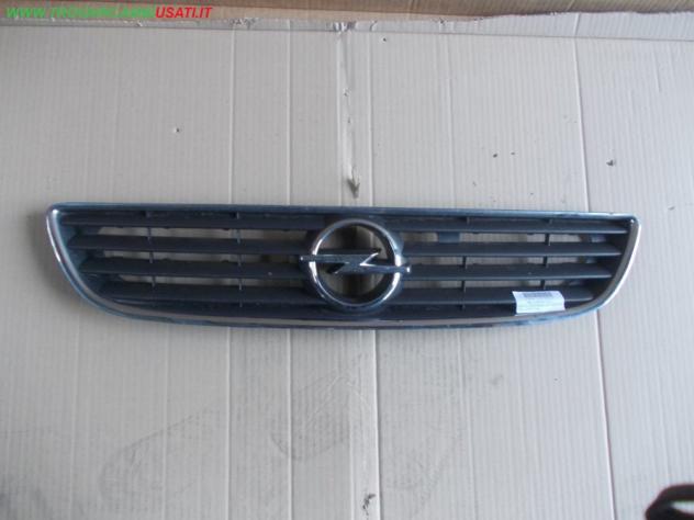 GRIGLIA CON STEMMA ANT. CROMATA OPEL ZAFIRA (T98)  Carrozzeria  Lamierati esterni  Paraurti  Griglia radiat OPEL - ZAFIRA A - 01-04-1999 - 01-07-2005