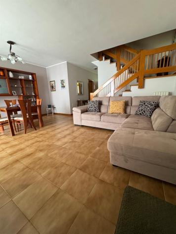Borgo S. Maria vendesi ampio appartamento con cantina e garage