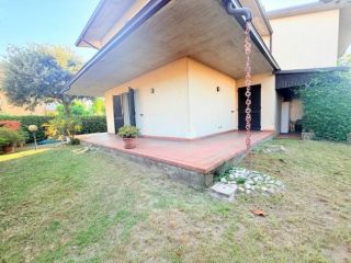 Villetta a schiera angolare in affitto a Ricortola - Massa 150 mq Rif: 1424154