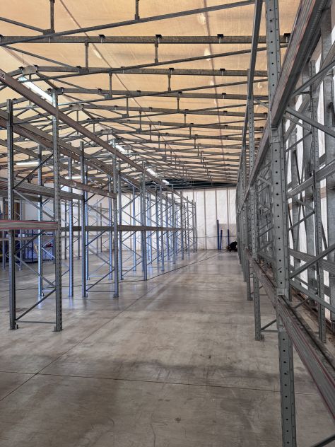 Scaffalatura e attrezzatura - Foto 7