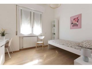 via privata erasmo boschetti 2  private room s3