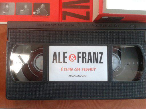 COFANETTO LIBRO + CASSETTA VHS "E' TANTO CHE ASPETTI?'" - Foto 4