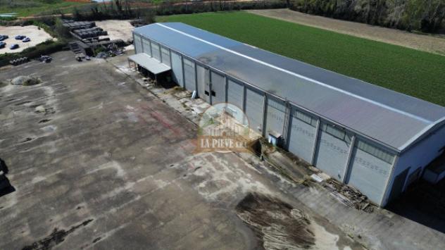Immobile di 3200 m² in vendita a Casei Gerola