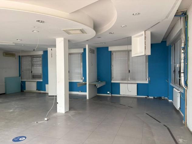 Oltre 3 vetrine in affitto a Samarate - Foto 7