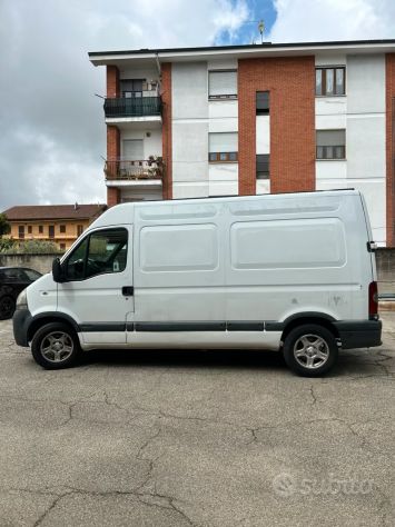 Nissan Intestar del anno 2004 collaudato e in buone condizioni