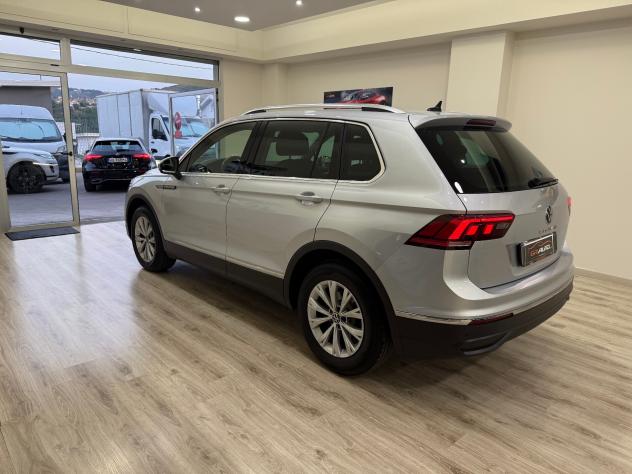 Volkswagen Tiguan 2.0 TDI 150 CV SCR DSG Elegance - Foto 7