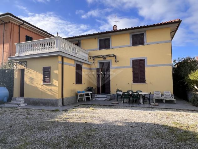 VILLA di 12 vani e di 266 mq (PIETRASANTA) rif. 477 - Foto 2