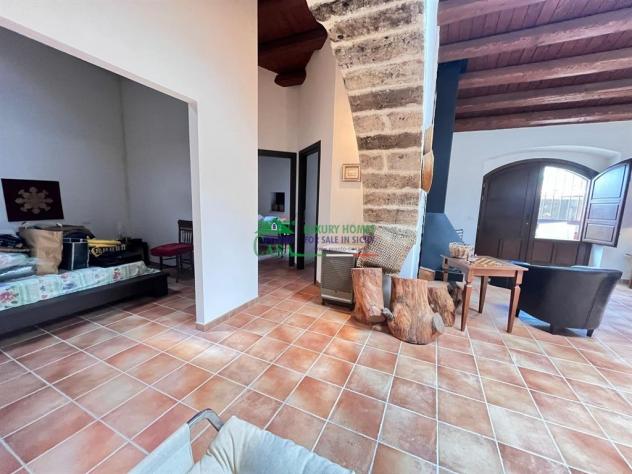 Rif: 2732 - Villa ristrutturata immersa nella natura con ampi spazi esterni – Chiaramonte Gulfi - Foto 3