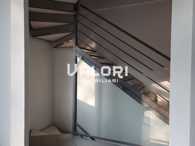 INCANTEVOLE TERRA-CIELO RISTRUTTURATA CON CORTE PRIVATA E GARAGE - Foto 18