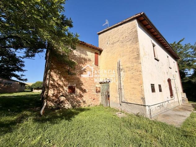 FAENZA – SARNA | AUTENTICA CASA COLONICA ROMAGNOLA CON FIENILE, AMPI SERVIZI E OLTRE 4.000 MQ DI TERRENO - Foto 12