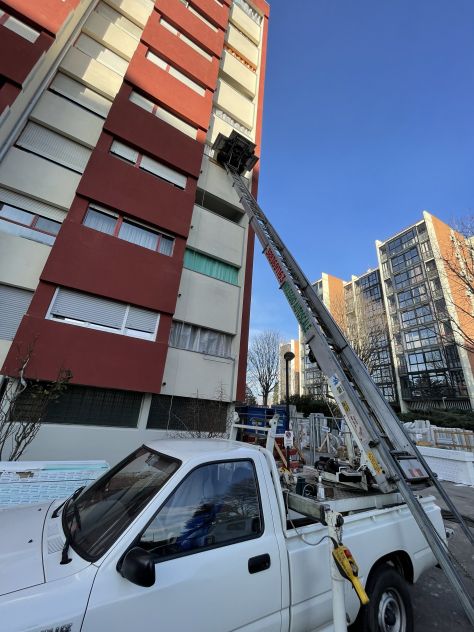 Noleggio autoscala per serramenti a Torino
