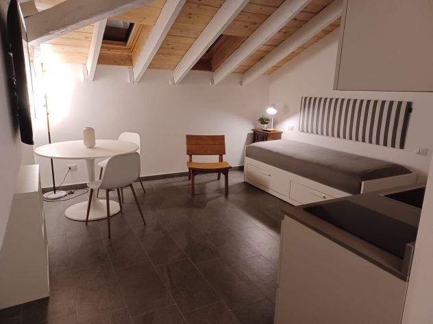 Monolocale mansardato in zona Navigli/Bocconi