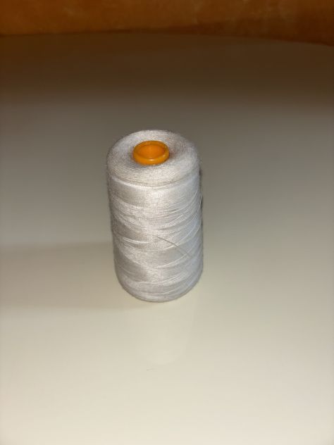 1 ROCCHETTO GRANDE DI FILO SOTTILE PER MACCHINA DA CUCIRE/CUCITO A MANO,USATO PO - Foto 8
