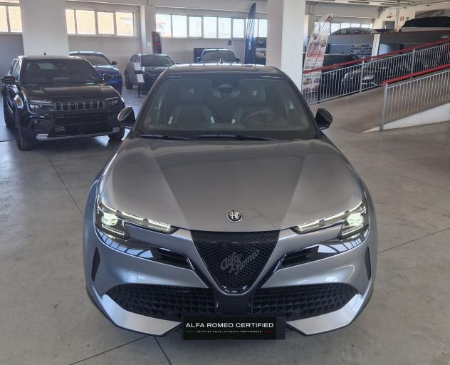 Alfa Romeo Junior Ibrida 1.2 eDCT6 ibrida Sport Speciale Milano Cortina - Foto 2