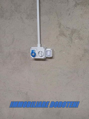 VENDESI AMPIO BOX DI MQ 34. - Foto 3