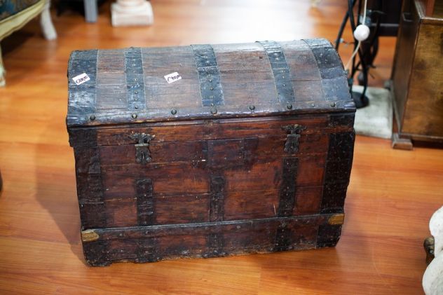 Cassapanca Antico in Legno con Rinforzi in Metallo – 24410