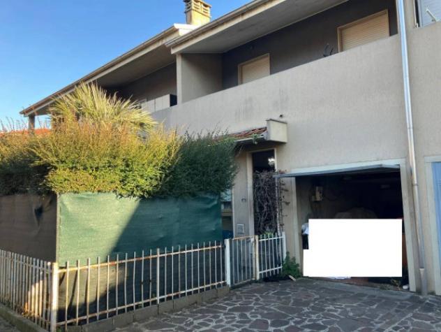 Immobile in asta di 126 m² con più di 5 locali e box auto in vendita a Burago di Molgora - Foto 3