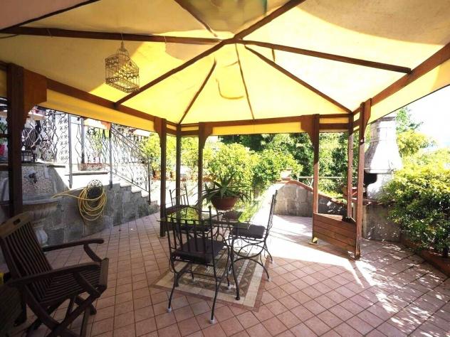 Pentalocale in vendita a Follo