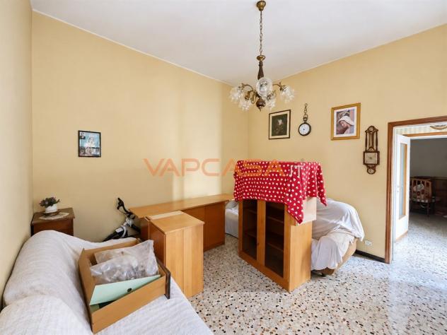 CASA SEMINDIPENDENTE IN CORTE – IDEALE PER INVESTIMENTO O PIÙ NUCLEI FAMILIARI - Foto 3