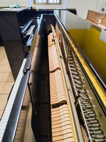 Pianoforte Yamaha YU3 seminuovo modello YU30 con trasporto e panca inclusi - Foto 6