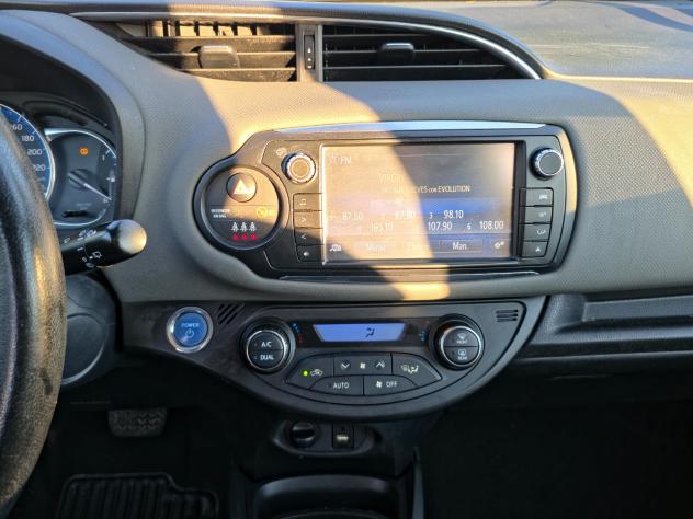Toyota Yaris 1.5 Hybrid 5 porte Active -E6 Automatica NEO 2015 - Foto 10