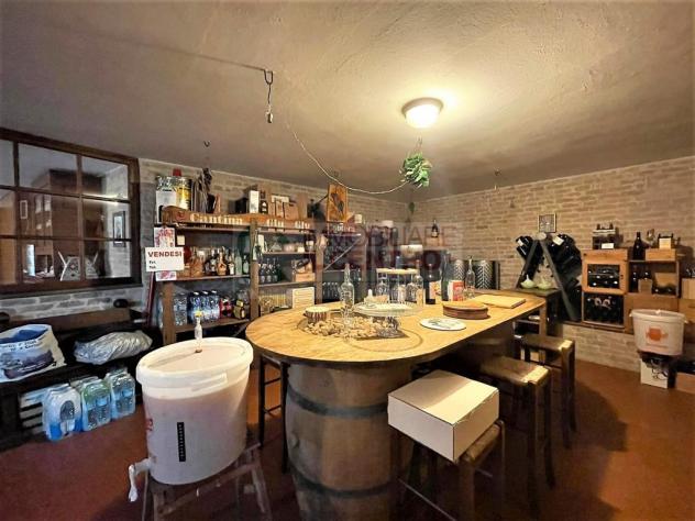 Vicino al Centro di Sarzana Villa trifamigliare con fondi commerciali e giardino - Foto 3