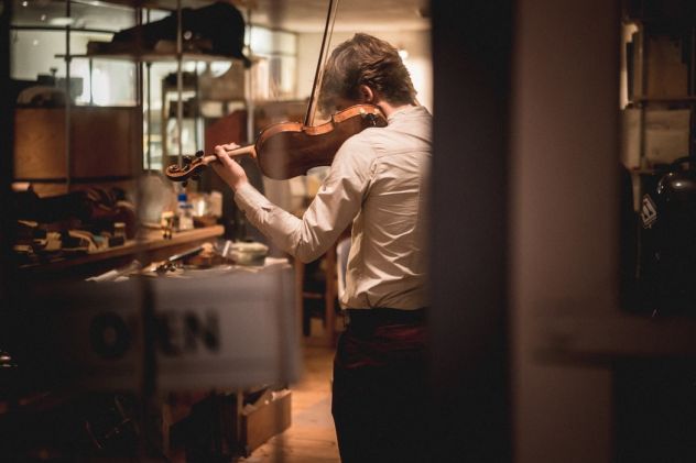 Violinista offresi per musica dal vivo