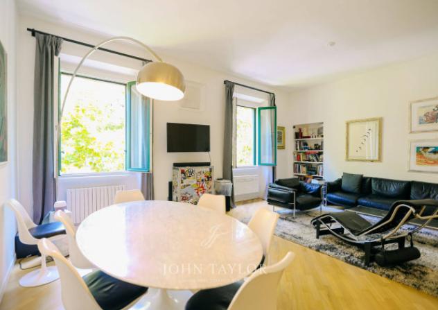 Appartamento di 120 m² con 5 locali in vendita a Milano