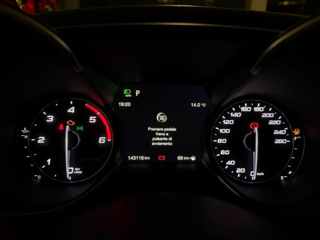 ALFA ROMEO GIULIA 2.2 AT8 Q4 VELOCE 2021 - Foto 6