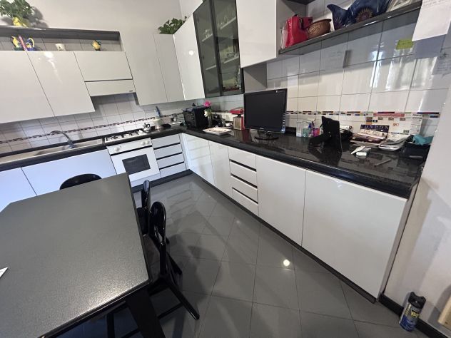 Prestigiosa cucina Snaidero con forno, piano cottura, tavolo e sedie - Foto 2