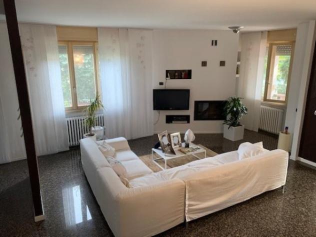 Villa di 200 m² con 5 locali e box auto in vendita a Carpi - Foto 2