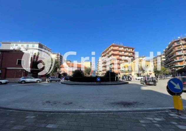 Oltre 3 vetrine in affitto a Salerno - Foto 3