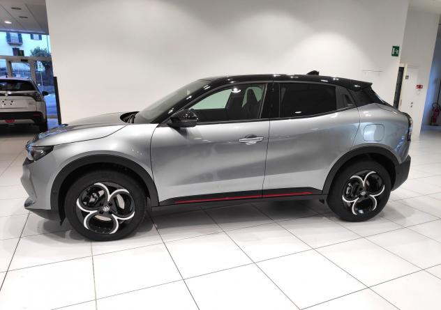 Alfa Romeo Junior Junior 1.2 145 CV Hybrid eDCT6 Q4 SPORT*SEDILI SABELT e VOLANTE SPORTIVO* - Foto 2