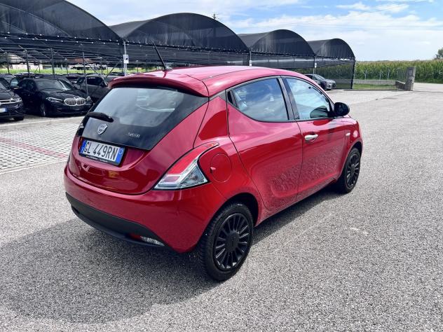 Lancia Ypsilon 1.0 FireFly 70cv Hybrid Silver - Foto 3