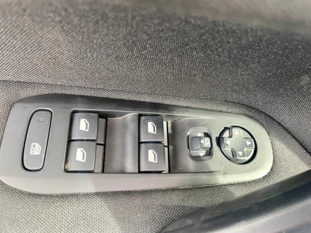 Peugeot 308 1.5 HDi 100CV 6M 12-2019 - Foto 9