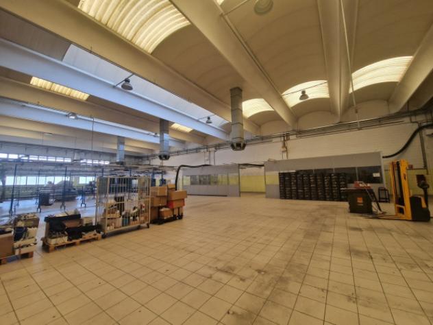 Immobile di 2200 m² con più di 5 locali in affitto a Parabiago - Foto 6
