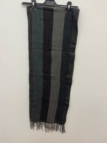 Sciarpa Frutta Jeans - Dimensioni 176 x 64 cm - Grigio e Nero - Come Nuovo - Foto 2