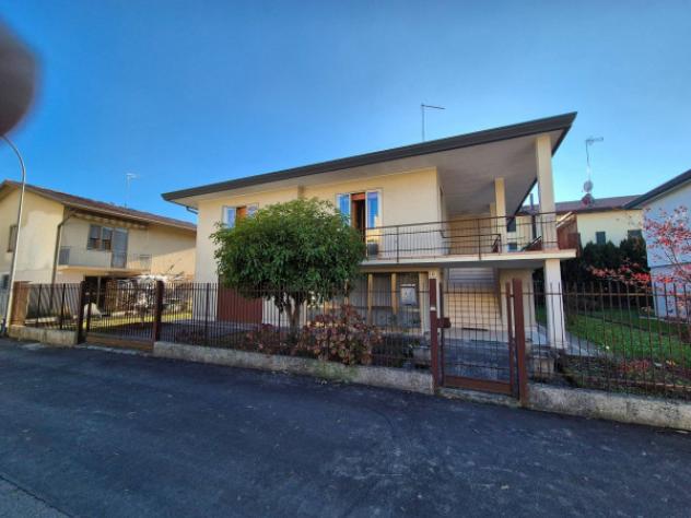 Villa di 213 m² con 4 locali e box auto doppio in vendita a Mirano