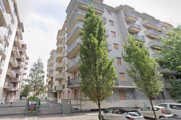 LUMINOSISSIMO TRILOCALE ARREDATO A POCHI METRI STAZIONE DI SARONNO