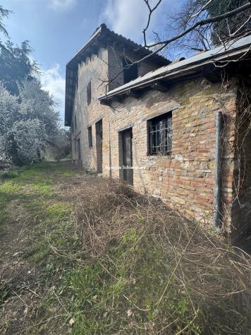 FARNETO VENDESI CASA SINGOLA CON DUE ETTARRI DI TERRENO AGRICOLO - Foto 4