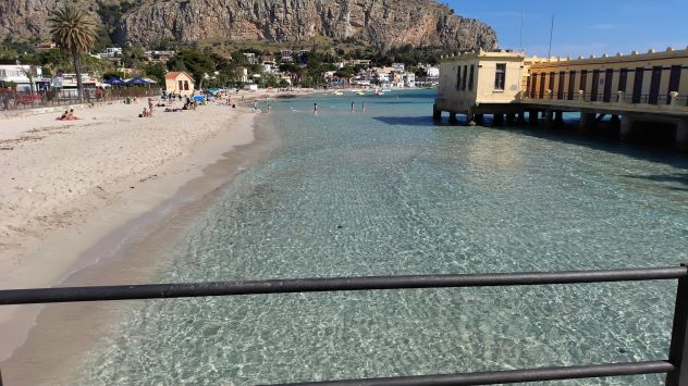 MONDELLO A CIECA 30 METRI DALLA PIAZZA E 50 METRI DAL MARE