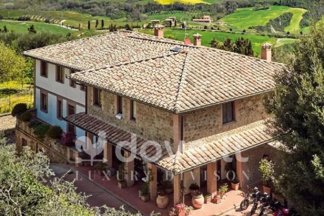 Rustico / Casale di 900 m² con più di 5 locali e box auto in vendita a Pienza - Foto 2