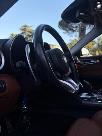 Alfa Romeo Giulia 2.2 Turbodiesel 210 CV AT8 AWD Q4 Veloce - Foto 8