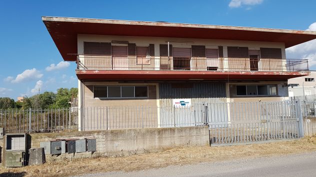 LAGHETTO | Capannone 2.000 mq | Terreno 3.000 mq