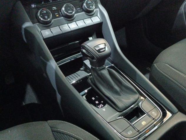 SKODA Karoq 2.0 TDI SCR 4x4 DSG Executive rif. 23617678 - Foto 8