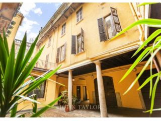 Appartamento di 200 m² con 5 locali in affitto a Milano