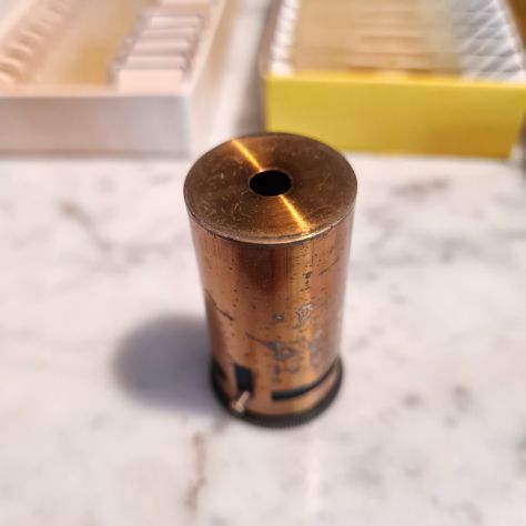 Microscopio   d'epoca   da tasca    in ottone  laccato  , custodia  in   legno , - Foto 2