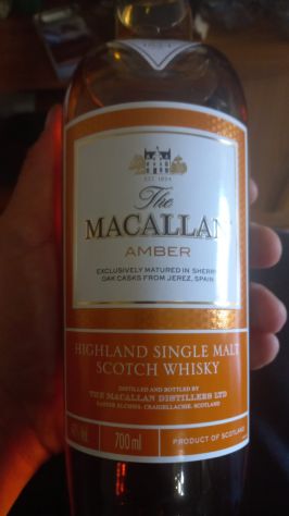 Vendo bottiglia vuota the maccallan amber wisky