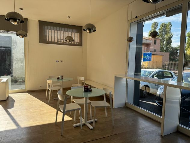 Tavolino in vetro e sedie Calligaris in perfette condizioni - Foto 3