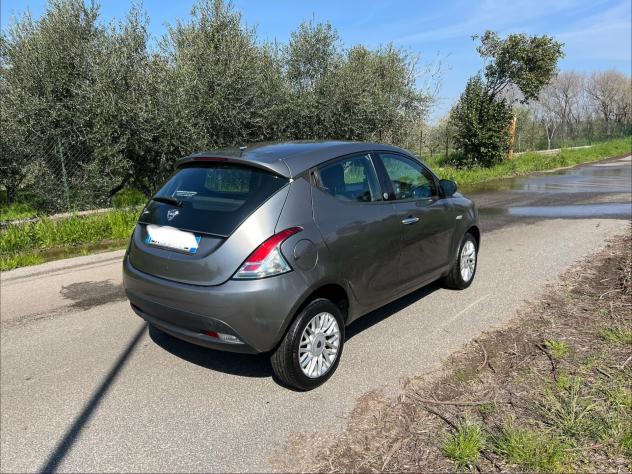 Lancia Ypsilon 0.9 TwinAir 85 CV 5 porte Metano Ecochic Silver - Foto 5
